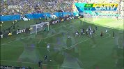 世界杯-14年-淘汰赛-1/4决赛-法国队前场任意球 击中胡梅尔斯的面部出了底线-花絮