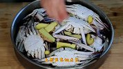 清蒸螃蟹吃螃蟹季节用最简单方法做出原汁原味的蒸螃蟹，很新鲜哦