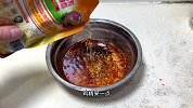 怪不得饭店里的凉拌菠菜那么好吃，原来诀窍这么简单，鲜嫩脆爽