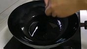 大厨教你做一道青椒荷包蛋，比青椒炒鸡蛋好吃多了，拿肉都不换
