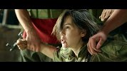 今日份的狗粮来了，《战狼2》里余男求婚吴京的方式太酷！