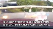 第一视角画面曝光！奔驰车被大货车推行90多秒，女司机撞绿化带自救逃过一劫