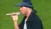 2002年世界杯闭幕式 韩日歌手“富士山前”携手合唱