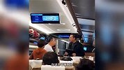 高铁上大妈碰掉小伙1.6万电脑，致其损坏拒赔：都道歉了还想怎样