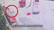 轮胎高速上失控狂奔，冲进服务区意外撞飞女子致其身亡，官方通报