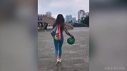 美女小姐姐教你打篮球！这技术不是吹的