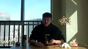 小伙表演才艺，干了一瓶老干妈结果秒变香肠嘴