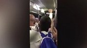 彻底释放！阿根廷全队摆渡车上又蹦又跳 伊瓜因砸车顶打节奏