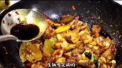 天冷就爱吃牛肉面，做法真简单，有肉有面热气腾腾