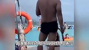 男子拿菜刀站泳池边小孩见了绕道走，乐园：可能是切东西