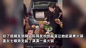 大桶芝麻酱不慎洒满后备箱，车主和朋友原地开涮“车载火锅”：盖了帽了！