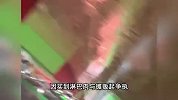 顾客买到淋巴肉与摊贩起争执，被当场扔尖刀：要死啊！买不起别买
