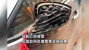 婚车接亲突遇路边烟花爆炸，车辆受损严重气囊崩出：放炮操作不当