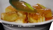 豆腐里塞满虾肉，用虾头炼出的油煎熟，两种味道的融合让人意外