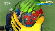 世界杯-14年-小组赛-D组-第3轮-意大利队基耶利尼防守中遭到对方球员肘击-花絮