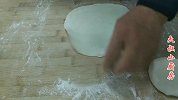 北方特色面食水烙馍，这样一锅做20张，炒两盘菜一卷，太好吃了