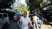 这个每天只开4个小时的烧烤摊，为什么每天都爆满？