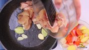 日本人最爱的咖喱拌饭，自己在家做很简单，15块钱就能搞定！