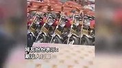 场面过于壮观！潮汕人扫墓的仪式感：坦克游轮豪车家具一应俱全
