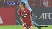西姆·德容中场突然起脚远射 颜骏凌注意力集中将球稳稳拿下