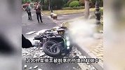 外卖员大风天被小区外墙砸伤，当场躺路边倒地不起，路人惊呼求救