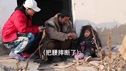 土豪网红街头散钱，测试假乞丐