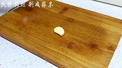 天热没胃口试试这道凉拌烧椒皮蛋，做法简单，鲜辣入味，解馋下饭