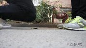 小偷当街行窃被抓，失主令其下跪认错，这样的做法你怎么看？