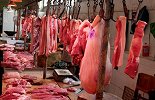 同样是肉，为什么猪肉摆着卖牛羊肉却要挂着？有什么猫腻吗