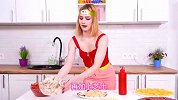 趣味美食挑战！当披萨做成蛋糕的样子，还能叫披萨吗？