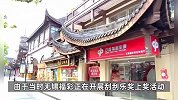 男子帮朋友领奖自己又中奖，刮出头奖100万，兑奖金额翻了1万倍