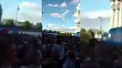 蓝天白云映衬潘帕斯雄鹰 换角度拍摄感受阿根廷球迷的热情