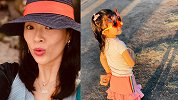 章子怡挺孕肚带女儿旅游，三岁醒醒长腿抢镜，怀孕8月四肢纤细