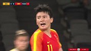 中国女足界外球发起进攻 王珊珊外围怒射击中横梁弹出