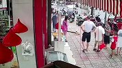 四川一地疑似人工降雨弹壳坠落，险砸路人