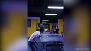 乒乓球训练也讲究男女搭配！非常标准的动作