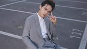 出道12年都是配角，今因聊天记录上热搜，林更新、黄晓明躺枪