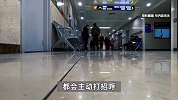 90后社牛脑瘫女孩“拐”回主治医生当老公：社恐医生追的我，结婚8年了