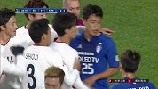 崔诚根争抢头球撞倒权纯泰 鹿岛球员不满引发口角