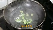 螃蟹雪菜汤非常原汁原味的海鲜汤，不用一滴油做起来很方便也美味