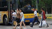 中国大叔耗时两年，彻底解决行人闯红灯，刚运营受全国人民支持