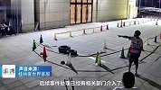 轮滑教练踢踹辱骂儿童，店方-已开除，警方介入