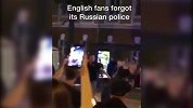 冲突再起 英格兰球迷爬到车顶无视俄罗斯警察执法
