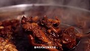 山东济南的这家羊肉汤，配上特色牛肉烧饼，好吃到上头