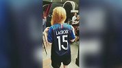 因为刚好遇见你！法国美女球迷录制惊喜视频