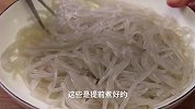 两天不吃就馋这锅蒸饺，不用发面，个个皮软馅香，上桌十个都够吃