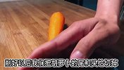 豆腐切成小丁，不炒不炖不油炸，连吃一个月也吃不烦，吃完还想吃