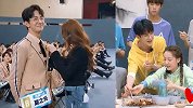 热巴给夏之光夹菜带徽章，夏之光激动无法淡定，一脸小迷弟样可爱