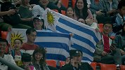两队国旗闪耀看台 乌拉圭帅气球迷颜值抢镜