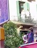 拉菲尼亚朝着举球衣的皇马球迷竖中指！